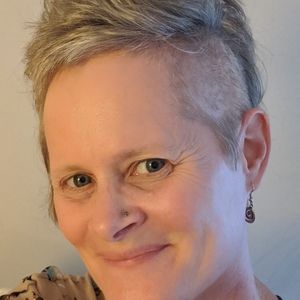 Meet your Posher, Suzanne